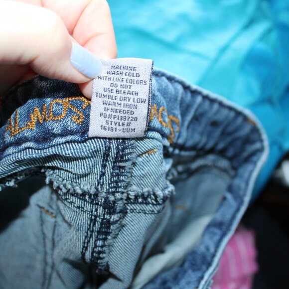 Almost Famous Size 3 Juniors Distressed Blue Jean Pants - Picture 13 of 14